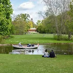 Sanders Park - One-Bedroom Apartment Close To The Metro Station
